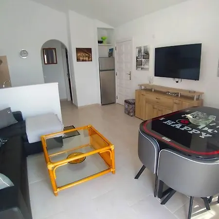 Con Terrazza Soleggiatapiscina Sc788 아파트 *